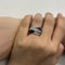 Bague 57 Bague bande croisée en or blanc 18 ct avec diamants et saphirs 58 Facettes 24509