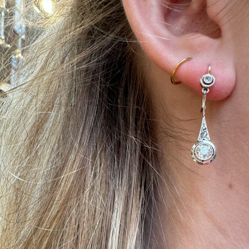 Boucles d'oreilles Boucles d'oreilles pendantes en or 18 carats et diamants 58 Facettes AB1E518706D34E52BF5F76079DEFDAAC