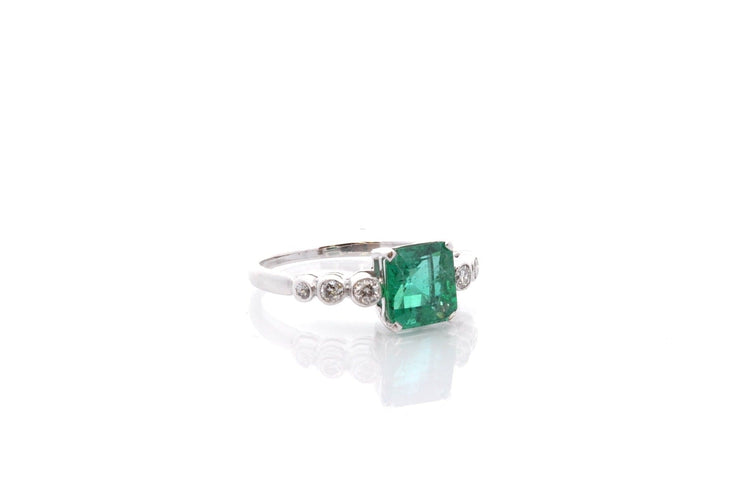 Bague 55 Bague vintage en platine avec émeraude 1,90 ct et diamants 58 Facettes 24799-26633