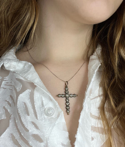 Pendentif Croix gothique - Pendentif en or blanc et argent, diamants taille rose 58 Facettes