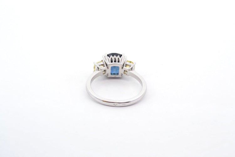 Bague 53 Bague en platine avec saphir coussin et diamants jaunes 58 Facettes 25192 24966 AETB 24846
