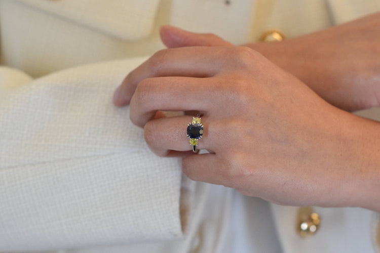 Bague 53 Bague en platine avec saphir coussin et diamants jaunes 58 Facettes 25192 24966 AETB 24846