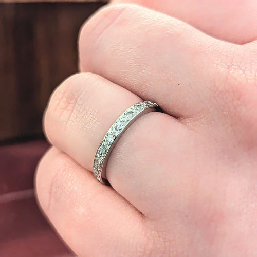 Bague 53 Alliance en or blanc 18 carats et diamants 58 Facettes 24507