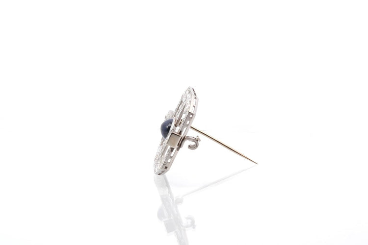 Broche Broche Art déco en platine avec saphir cabochon et diamants 58 Facettes 25539