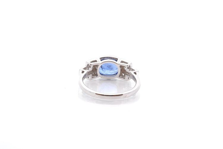 Bague 56 Bague en or jaune 18k avec saphir birman 2,42 ct et diamants 58 Facettes 25565