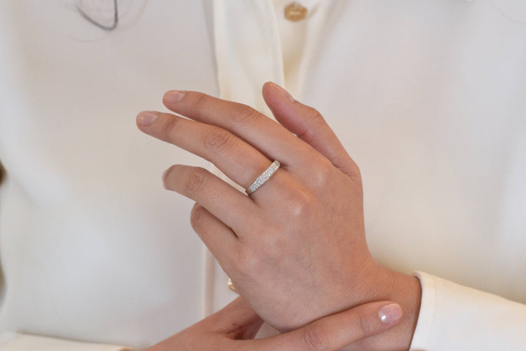 Bague 54 Bague en or blanc 18k sertie de 77 diamants 58 Facettes 25589