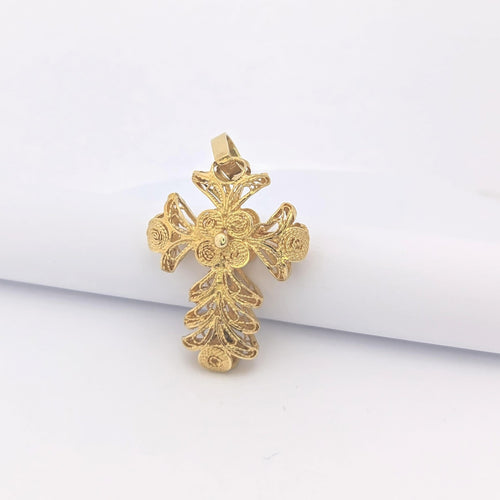 Pendentif Pendentif croix filigranée en or jaune 18 carats 58 Facettes 25926