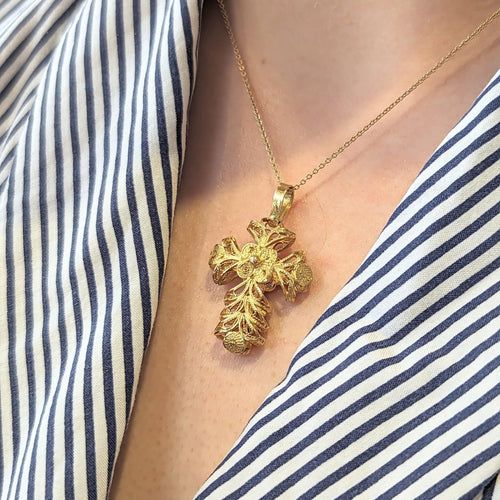 Pendentif Pendentif croix filigranée en or jaune 18 carats 58 Facettes 25926