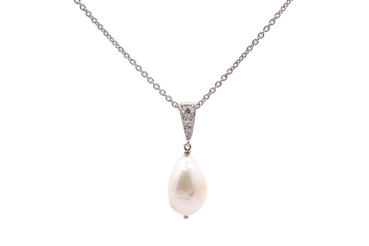 Pendentif Pendentif vintage en platine avec perle de culture et diamants 58 Facettes 26174