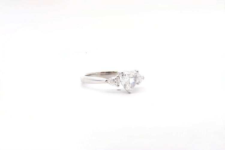 Bague 53 Bague cœur en platine avec diamants 58 Facettes 26295-25050