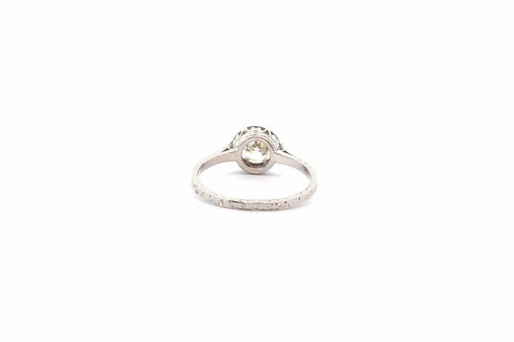 Bague 53.5 Bague vintage en platine sertie d’un diamant 0,80 ct 58 Facettes 26382-25885