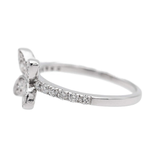 Bague 45 Bague fleur pavée de diamants en or blanc 18 carats 58 Facettes 2653077CN