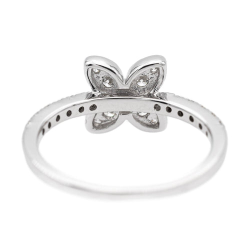 Bague 45 Bague fleur pavée de diamants en or blanc 18 carats 58 Facettes 2653077CN