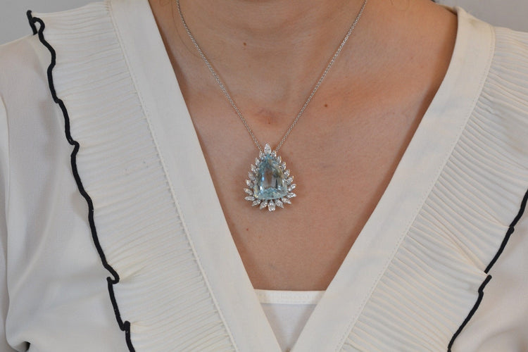 Pendentif Pendentif vintage en platine avec aigue-marine et diamants 58 Facettes 26538