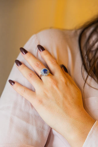 Bague 55 Bague marguerite en or blanc 18 carats, saphir et diamants 58 Facettes 2663490CN