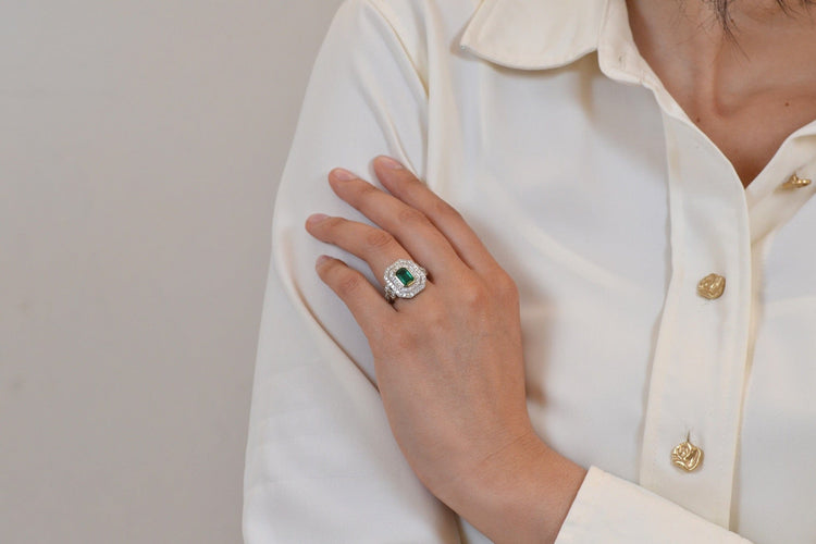 Bague 53 Bague en platine avec émeraude 1,70 ct et diamants 58 Facettes 26871-26634