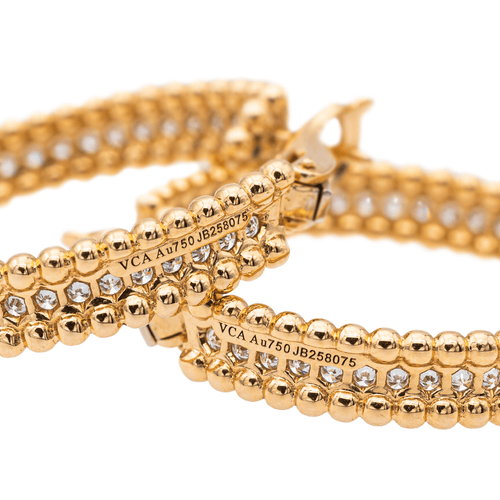 Boucles d'oreilles Van Cleef & Arpels Perlée - Boucles d’oreilles créoles en or jaune et diamants 58 Facettes 2699805CN