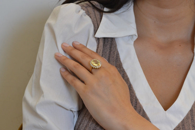Bague 53 Bague en or jaune 18k avec orthose et diamants 58 Facettes 27033