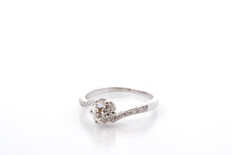 Bague 53.5 Bague ancienne en or blanc 18k et diamants 0,93 ct 58 Facettes 27096-27101b