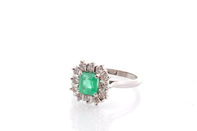 Bague 52 Bague vintage émeraude 0,75 ct et 12 diamants en or 18k 58 Facettes 27102
