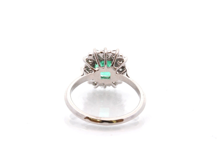 Bague 52 Bague vintage émeraude 0,75 ct et 12 diamants en or 18k 58 Facettes 27102