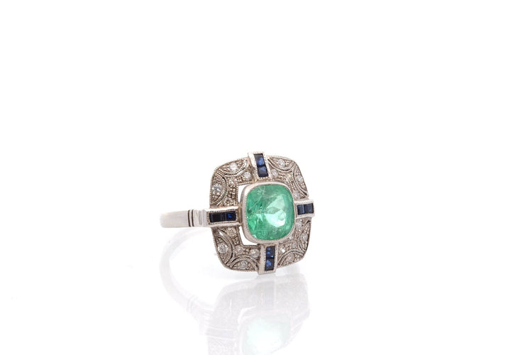 Bague 55 Bague Art déco en platine émeraude, diamants et saphirs 58 Facettes 27176