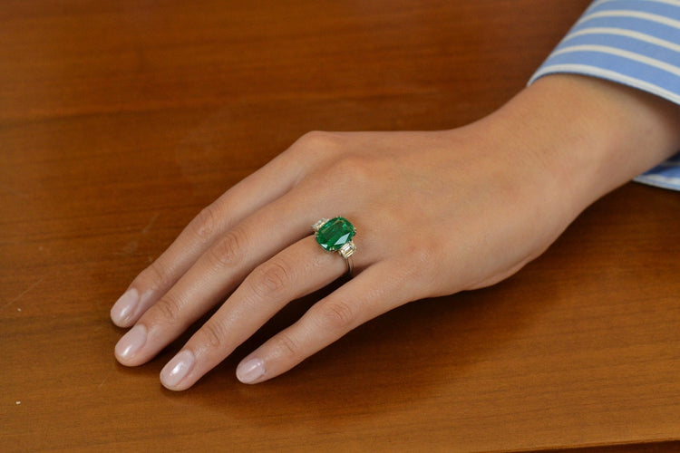 Bague 53.5 Bague en platine avec émeraude 5,44 ct et diamants 58 Facettes 27246-27247-27408-27218