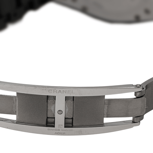 Montre Chanel J12 - Montre en céramique noire avec diamants 58 Facettes 2737223CN