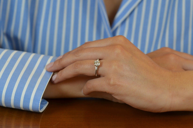 Bague 53 Bague en platine avec diamant 1,13 ct et 2 diamants 58 Facettes 27375-27360