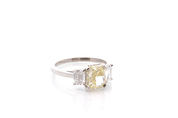 Bague 53 Bague en platine avec diamant jaune 2,01 ct et diamants 58 Facettes 27426-27584