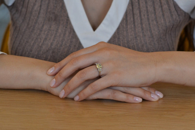 Bague 53 Bague en platine avec diamant jaune 2,01 ct et diamants 58 Facettes 27426-27584