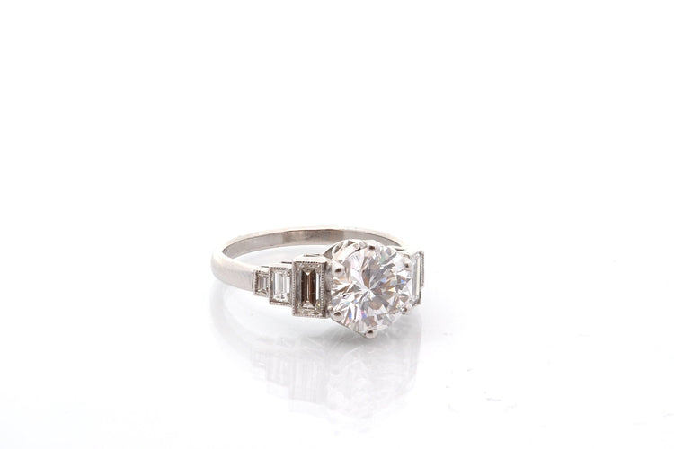 Bague 53 Bague en platine avec diamant 1,95 ct et diamants baguette 58 Facettes 27441-27608A
