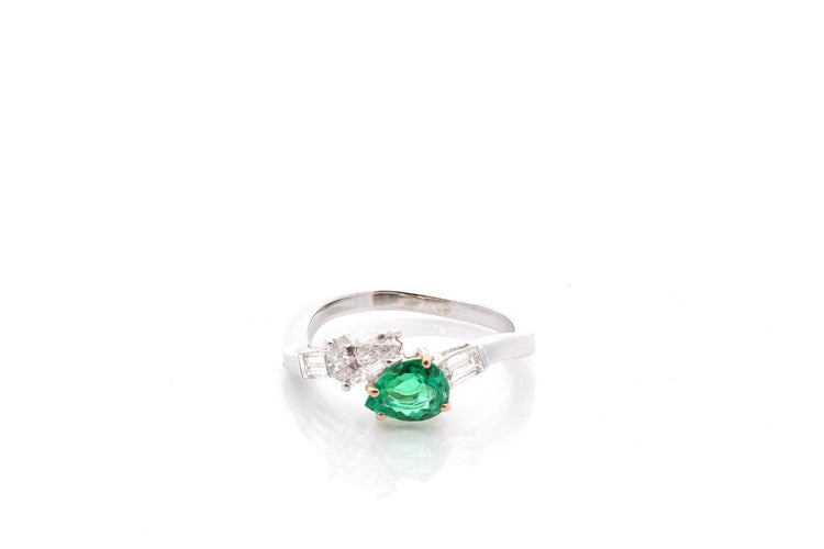 Bague 54 Bague émeraude et diamants en or 18 carats 58 Facettes 27554