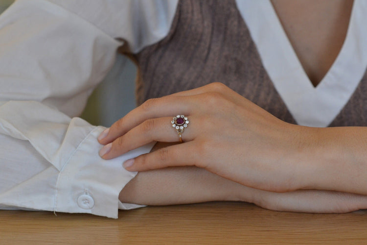 Bague 52.5 Bague ancienne en or 18k et platine, rubis et diamants 58 Facettes 27583