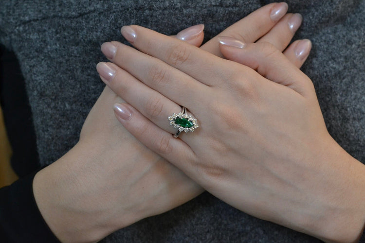 Bague 51 Bague vintage en or 18k et platine avec émeraude et diamants 58 Facettes 27832dv