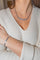 Collier Collier en or blanc 18 carats avec émeraudes, saphirs, rubis et diamants 58 Facettes 2834270CN