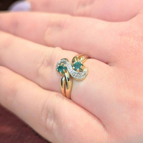 Bague 53 Bague en or jaune 18 carats avec diamants et émeraudes 58 Facettes 29047