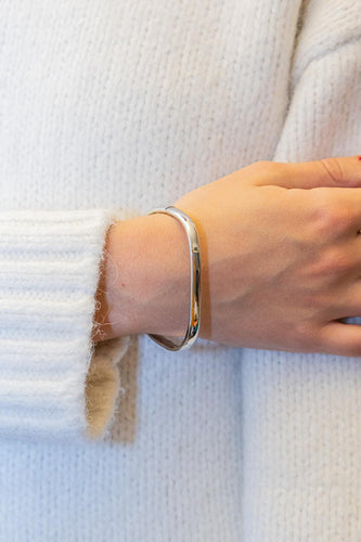 Bracelet Bracelet jonc carré ouvrant en or blanc 18 carats 58 Facettes 2909070CN