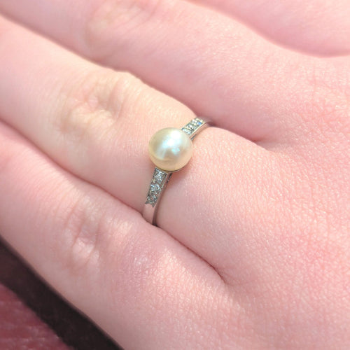 Bague 53 Bague en or blanc 18 carats avec diamants et perle de culture 58 Facettes 29582