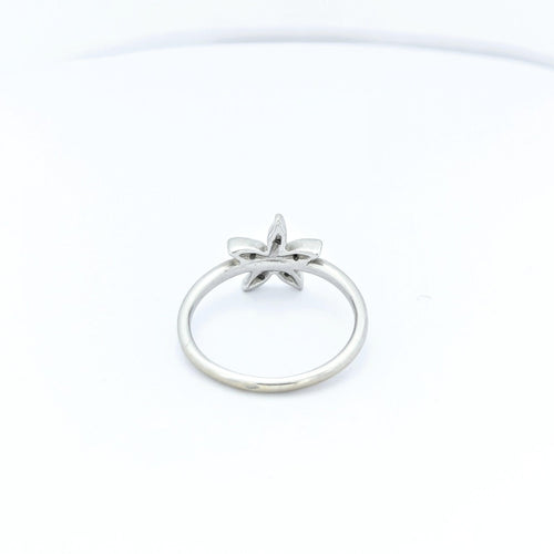 Bague 48 Bague florale en or blanc 18 carats et diamants 58 Facettes 30091