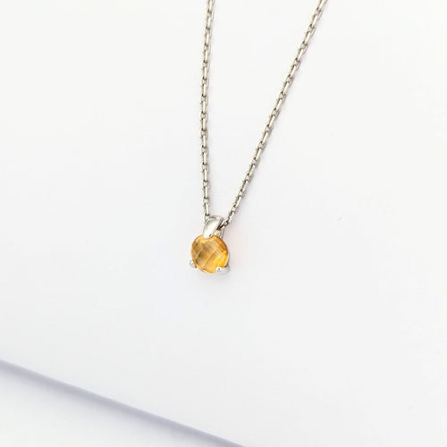 https://18carats.fr/wp-content/uploads/2024/10/30824-30839-Collier-or-blanc-et-topaze-scaled.jpg