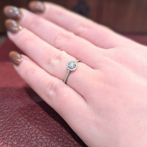 Bague 53 Bague en or blanc 18 carats et diamants 58 Facettes 31068