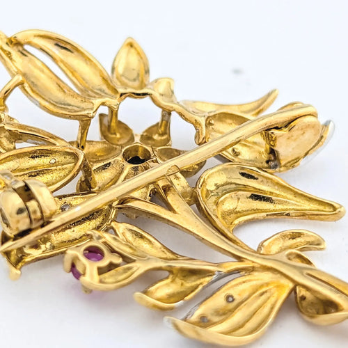 Broche Broche florale en or jaune 18 carats 58 Facettes 31190
