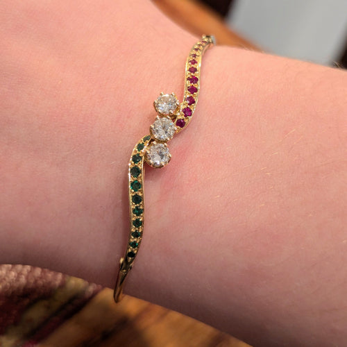 Bracelet Bracelet jonc en or jaune 18 carats avec diamants, rubis et émeraudes 58 Facettes 31215