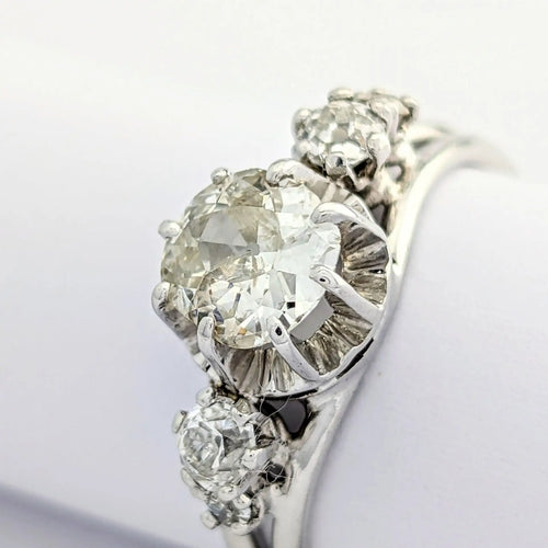 Bague 54 Bague ancienne en or blanc 18 carats et diamants 58 Facettes 31885