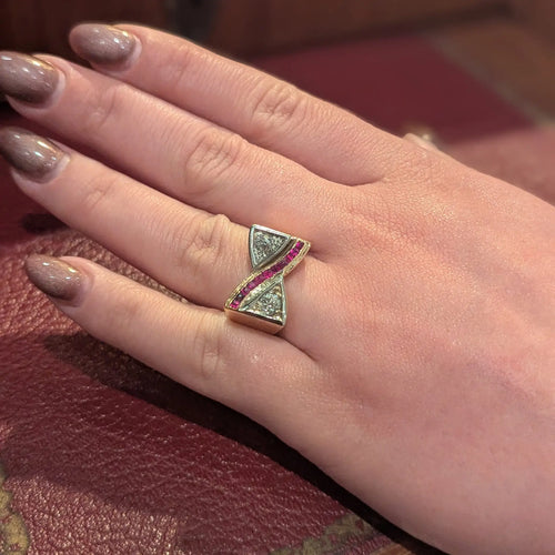 https://18carats.fr/wp-content/uploads/2025/03/32028-32126-Bague-TANK-or-rose-diamants-et-rubis-scaled.webp