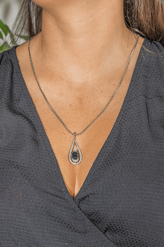 Collier Collier pendentif en or blanc 18 carats saphir et diamants 58 Facettes 3263778CN