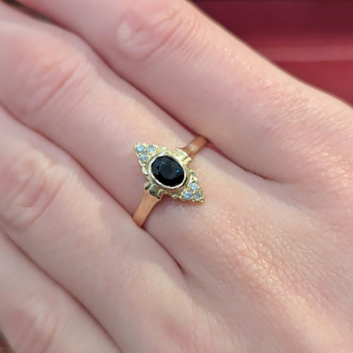 Bague 53 Bague marquise en or jaune 18 carats, saphir et diamants 58 Facettes 32638