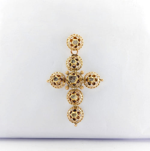 Pendentif Pendentif croix en or jaune 18 carats et diamants 58 Facettes 32666