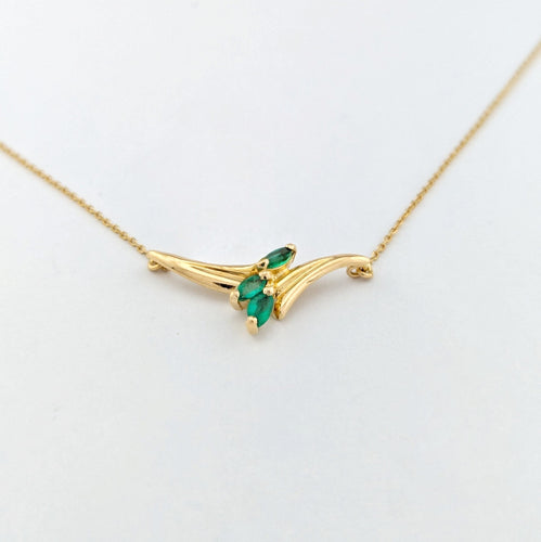 Collier Collier pendentif en or jaune 18 carats et émeraudes 58 Facettes 33142